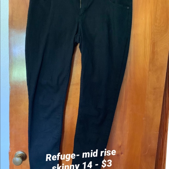 Various clothing - Picture 8 of 8